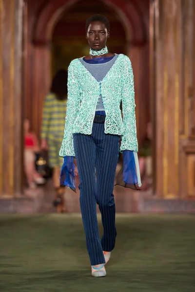 Look 34